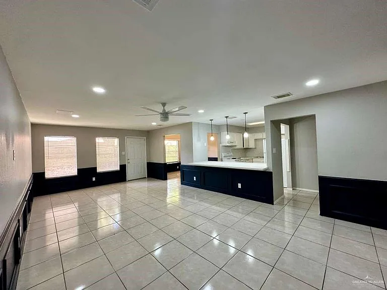 900 E Dallas Ave #17 — Photo 4