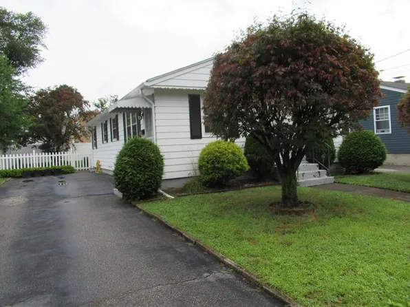 55 Cedar St, Johnston, RI 02919