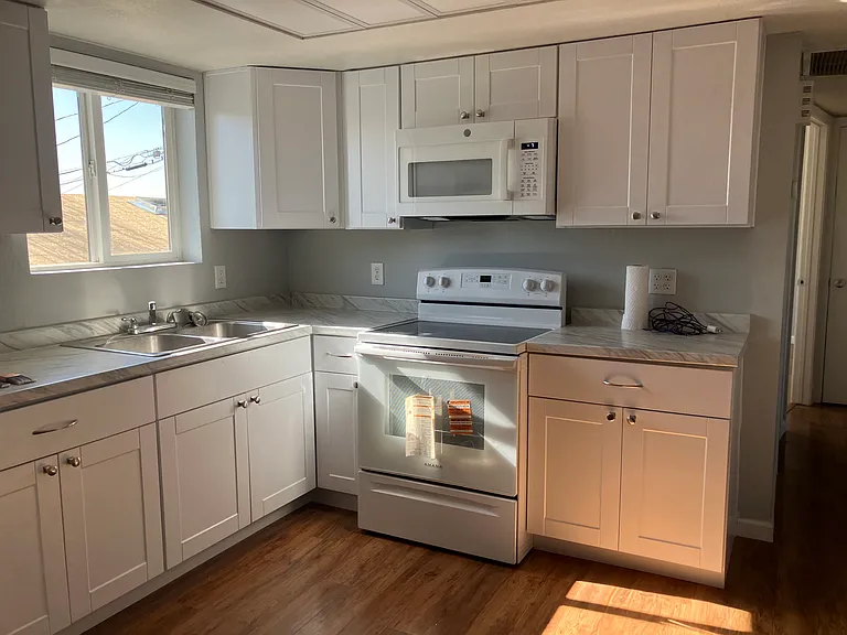 1319 E Moreland St #4 — Photo 8