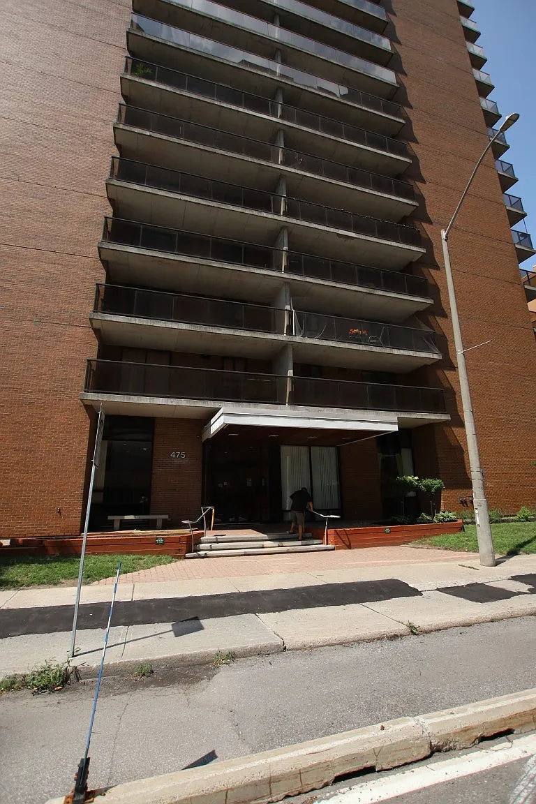 1006 Laurier Ave West — Photo 1