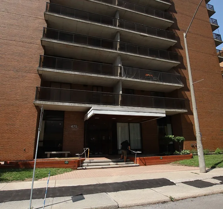 475 Laurier Ave W #1006