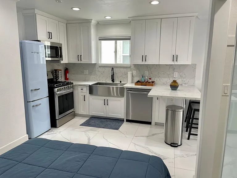 1349 N Formosa Ave #A — Photo 3