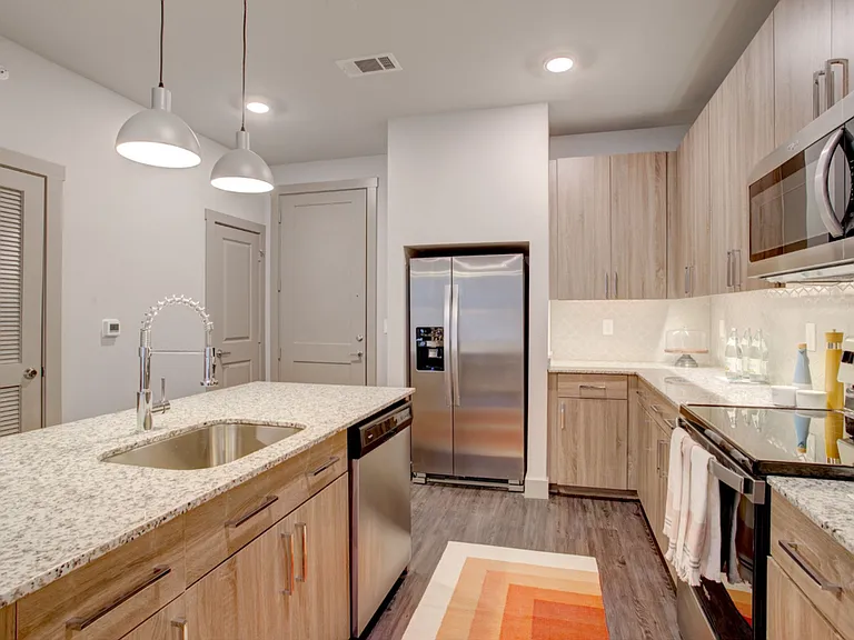 The Cosmopolitan Apartments — Photo 4