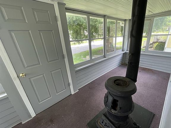 3rd image of 1028 Bell Pl
