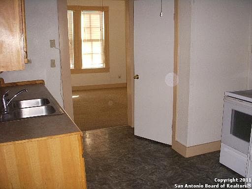 5th image of 422 SPOFFORD AVE