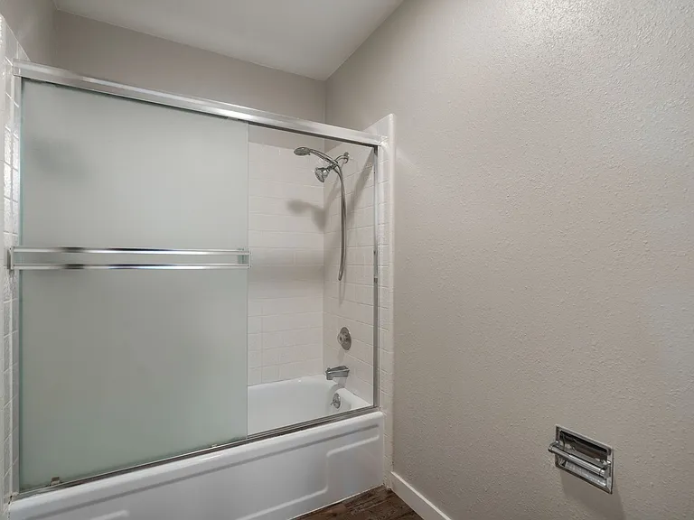 100 Lake Village Dr — Photo 9