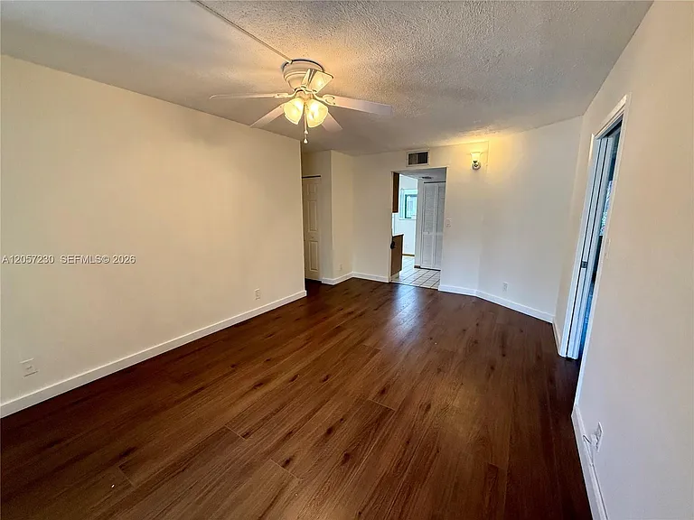 114 Gardens Dr #104 — Photo 2