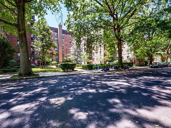 2nd image of 2260 Burnett St APT 1G
