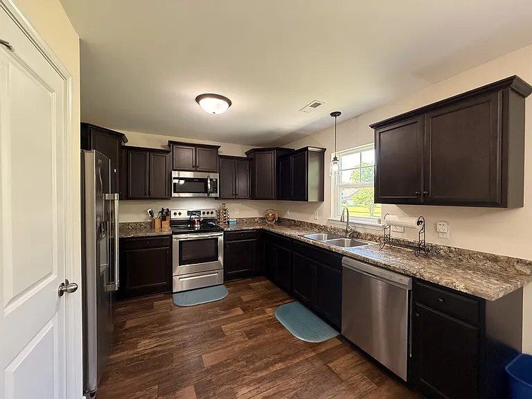 305 Agatha Ct — Photo 6