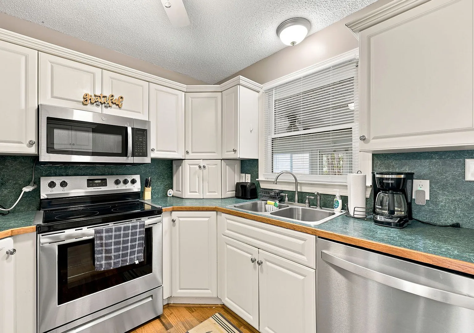 Fully Furnished Duplex "Grateful Blue" — Photo 4