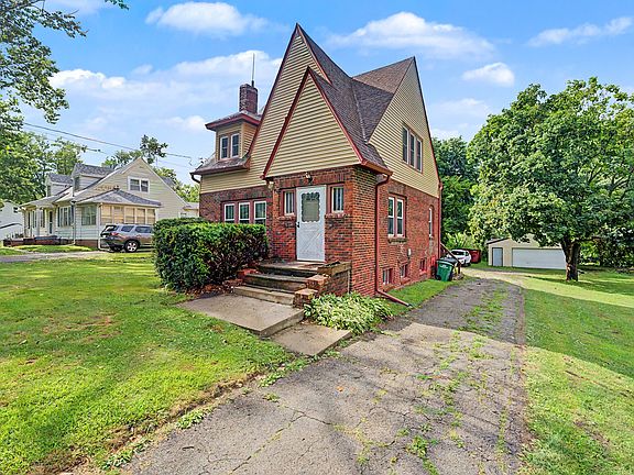2nd image of 285 NW Aurora Ave
