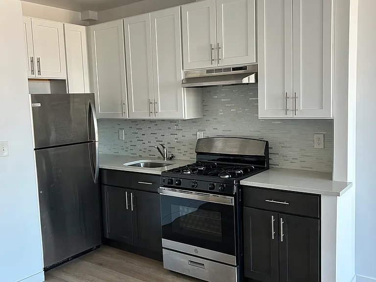 Eastchester Rd — Photo 1