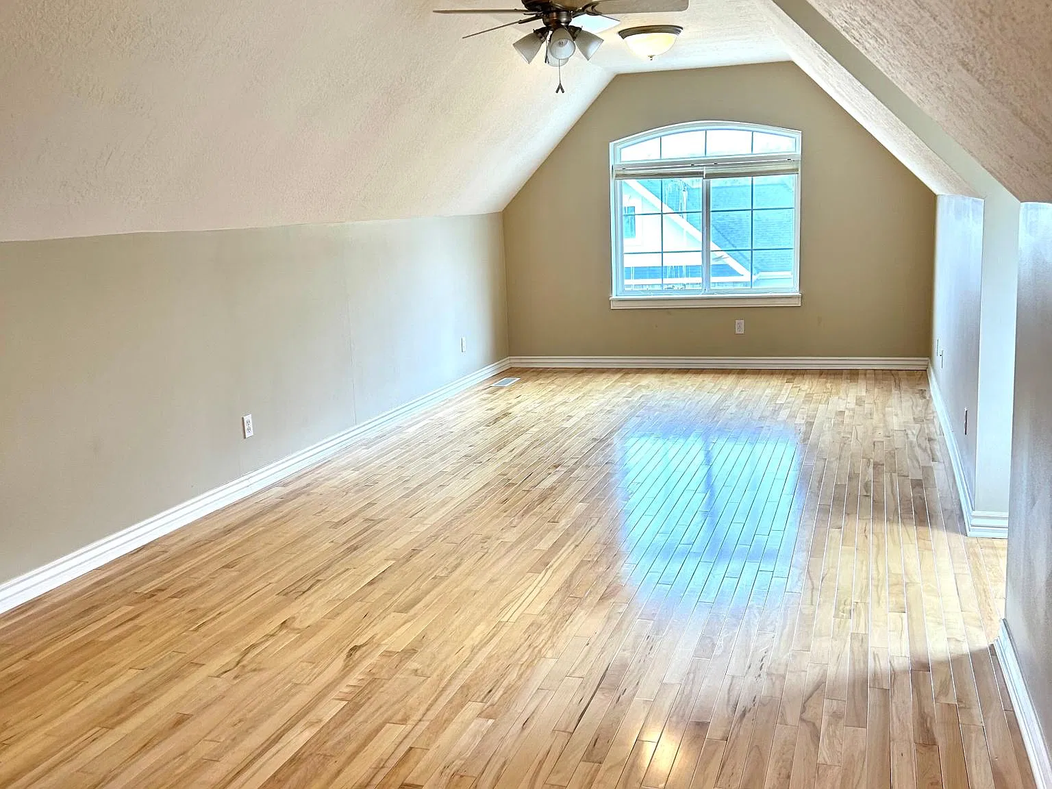 1698 Mount Logan Dr — Photo 3