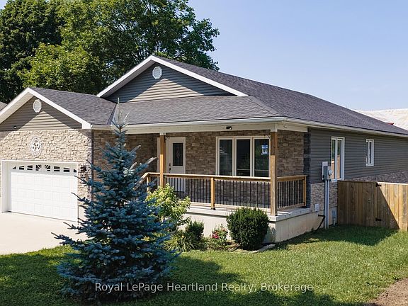 2nd image of 62 Victoria Blvd