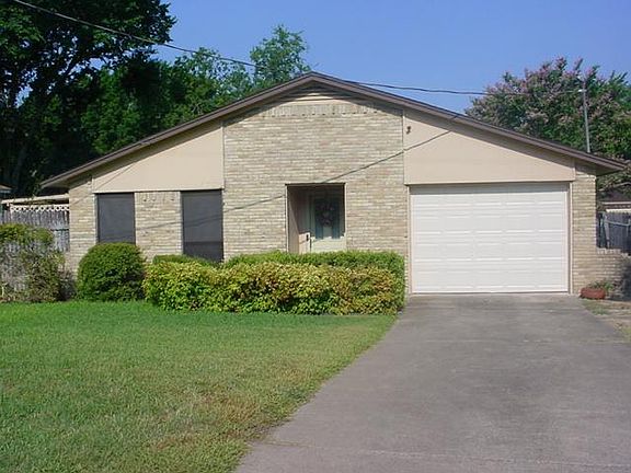 3rd image of 1815 Meadowcrest Ln