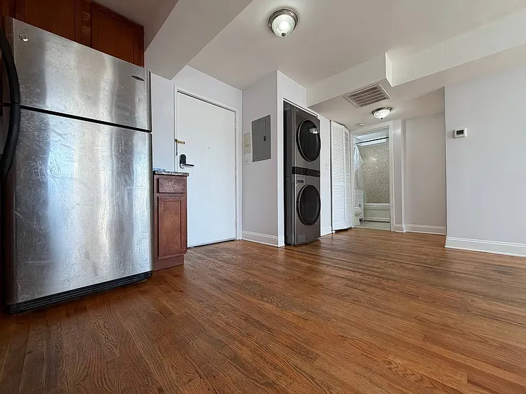 2501 W Touhy Ave #106 — Photo 3