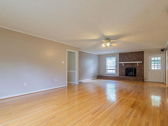 4th image of 157 Hickory Hills Dr