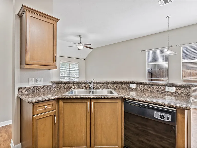 15427 Baker Mdw — Photo 12