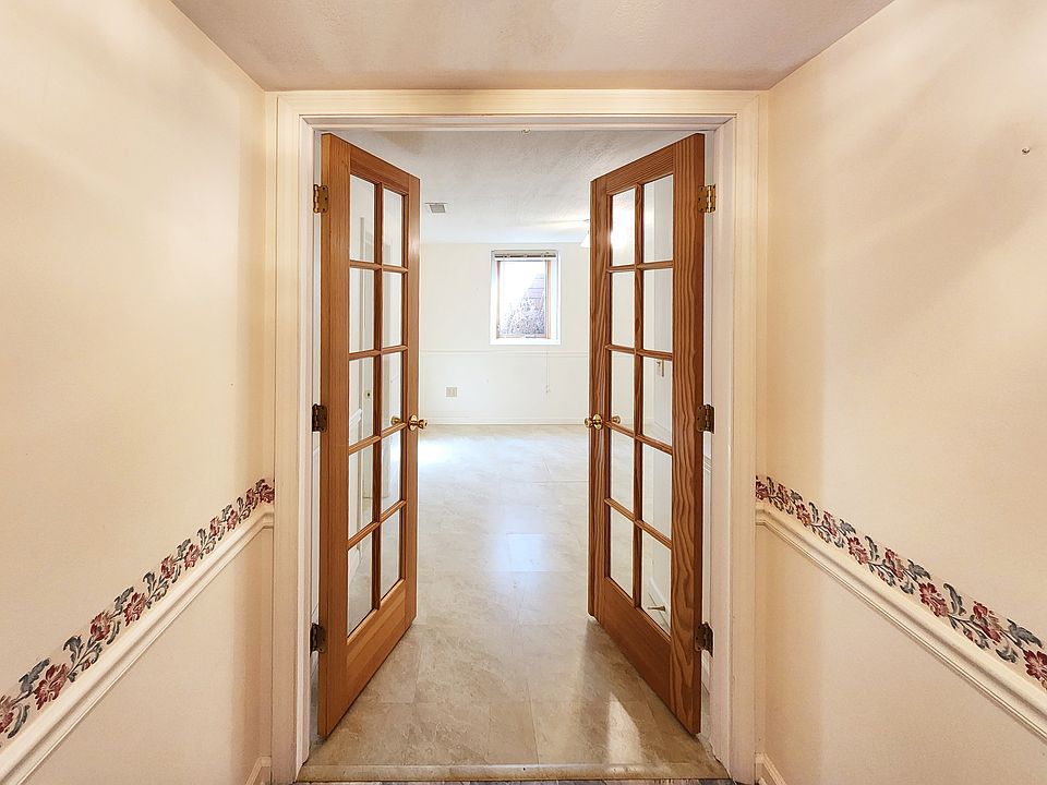 1st image of 3261 Englewood Dr