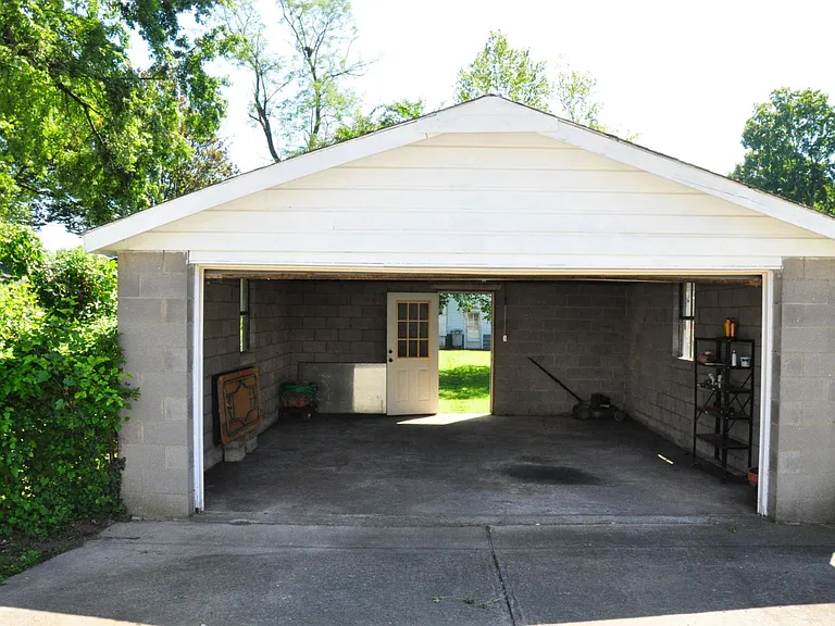 3829 Elmwood Ave — Photo 18