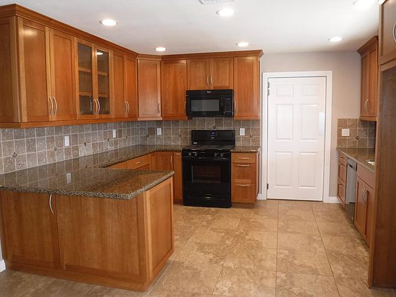 3rd image of 26445 Larkspur St
