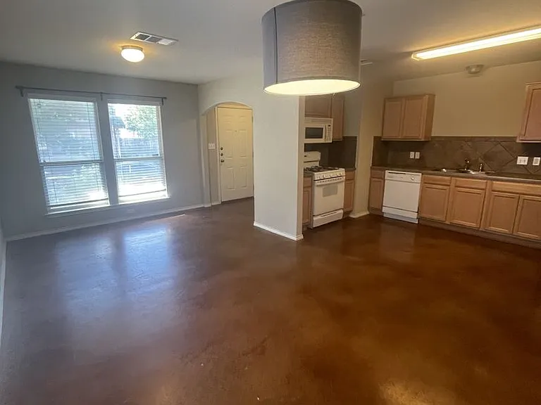 4504 Secure Ln — Photo 7