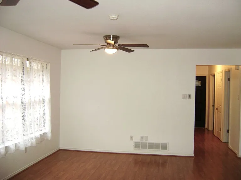 1714 Red Bud Ln — Photo 7