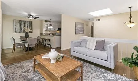 3 bed, 1195 sqft, $3,900 — Photo 3