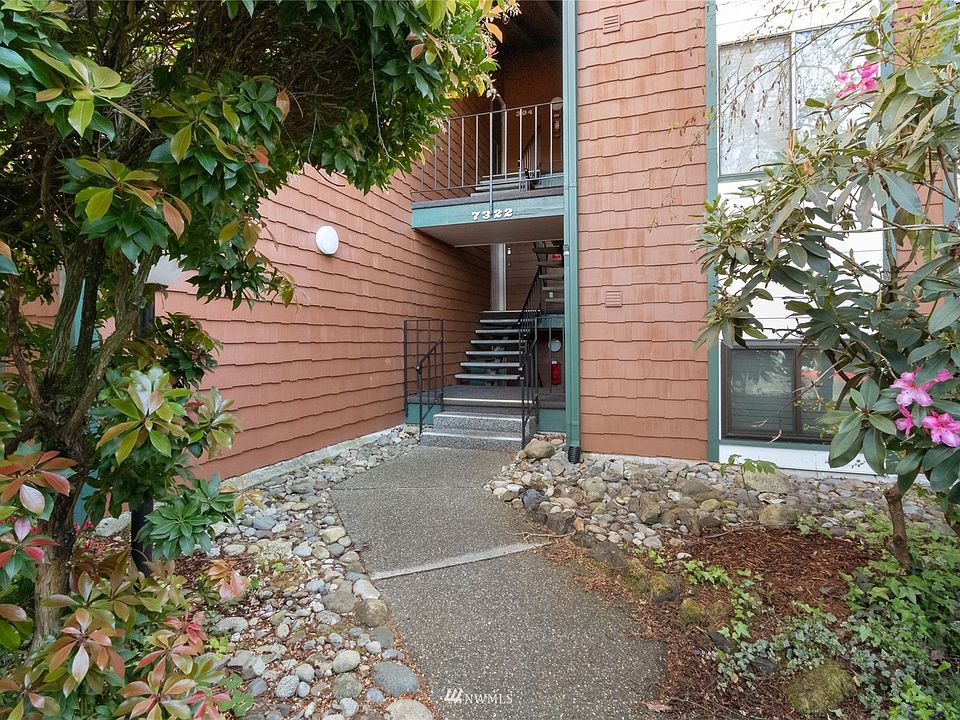 Welcome to Lovely, peaceful Skyview Lane condos, where the livin is easy 