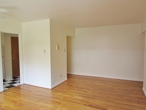 2nd image of 670 N Pearl St APT 6