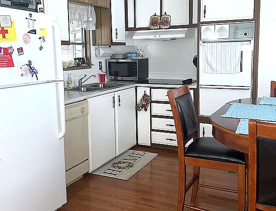 4th image of 427 Cobalt Ave