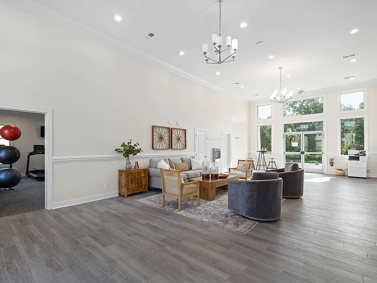 401 Victory Rd — Photo 13