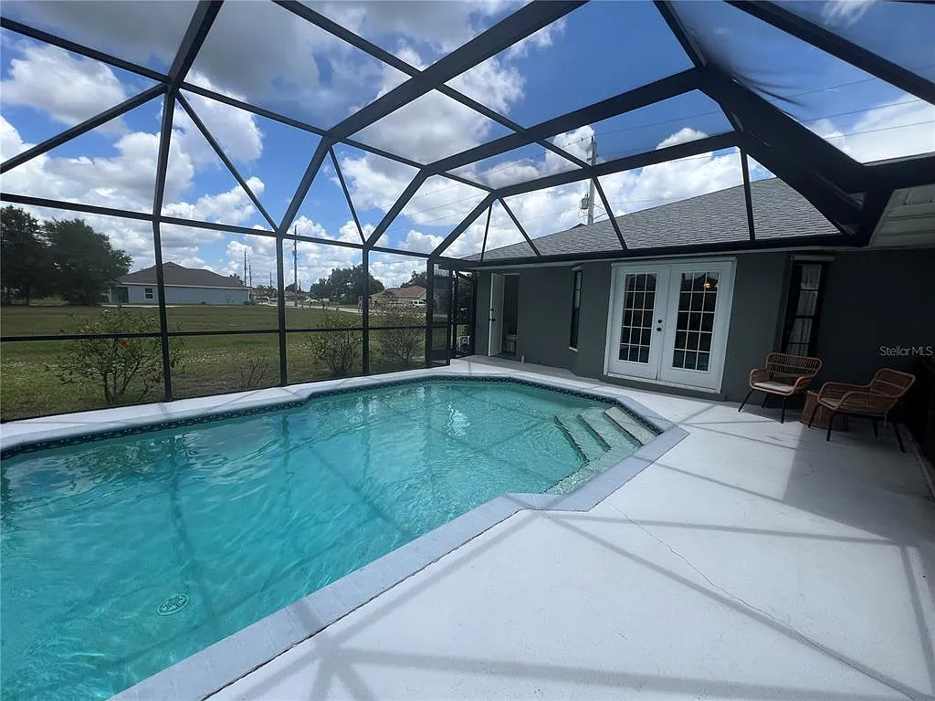 3 bed, 2.0 bath, 1700 sqft, $3,500 — Photo 2