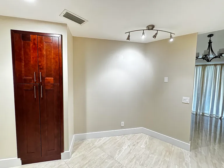 5520 Coach House Cir #G — Photo 13