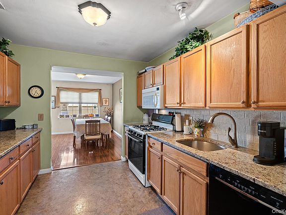 5th image of 33 Pond Hill Lane