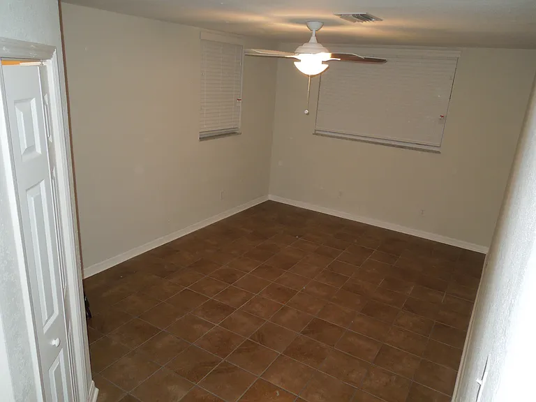 Bedroom with adjoining Full bathroom
Large walk-in closet