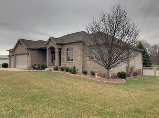 507 Hampton Manor Dr, Valparaiso, IN 46385