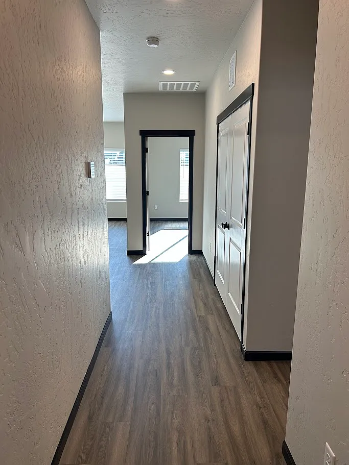 2 bed, 1048 sqft, $1,825 — Photo 2