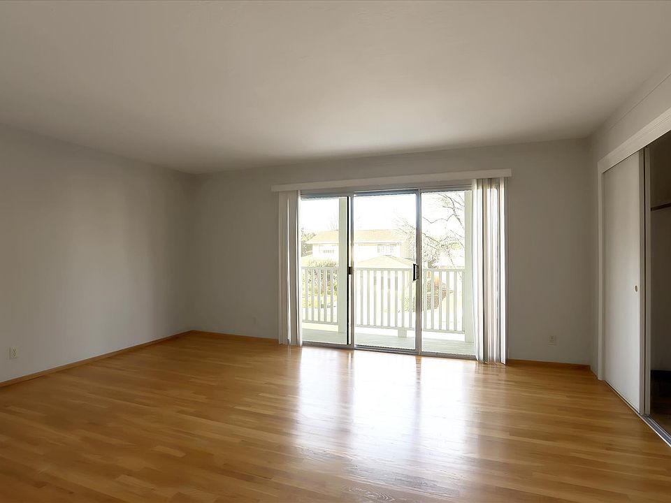 1st image of 1398 Thunderbird Ave