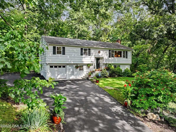 16 Brookhill Ln, Norwalk, CT 06851