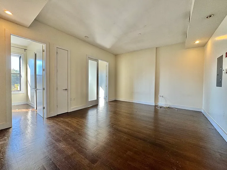 137 Manhattan Ave #3B — Photo 3
