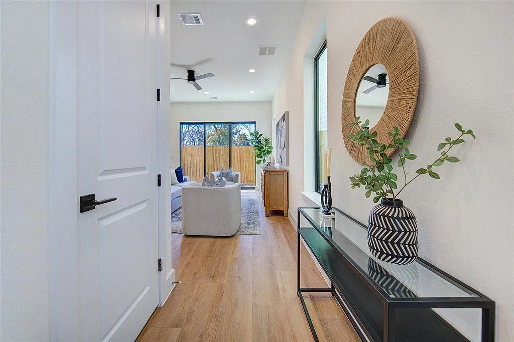 3 bed, 2.5 bath, 1820 sqft, $2,500 — Photo 4