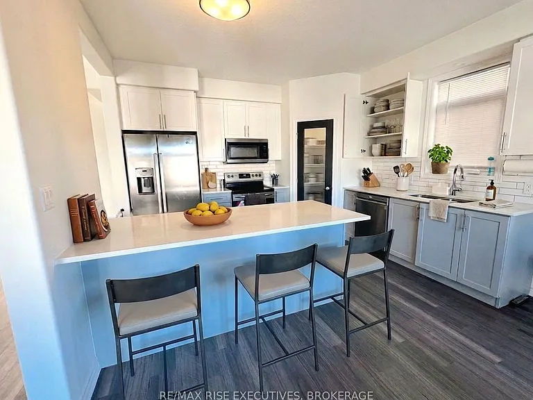 1418 Remington Ave — Photo 3