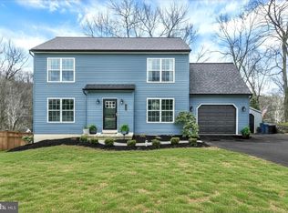 140 Burberry Ln, Mount Wolf, PA 17347