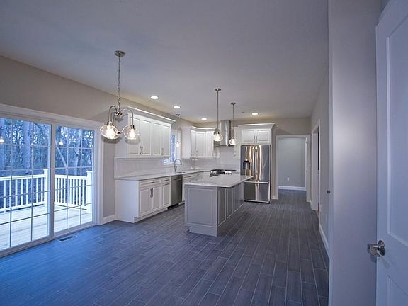 5th image of 3 Willowdale Cir #7