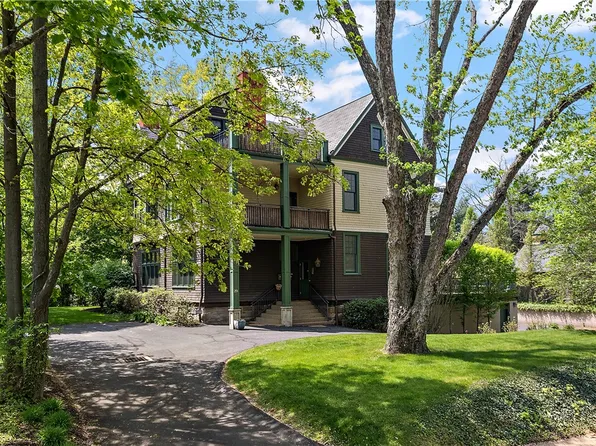 251 Elwick St APT 2, Sewickley, PA 15143