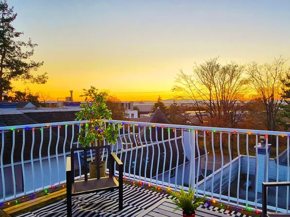 8772 SW Marine Dr #402, Vancouver, BC V6P 6A4