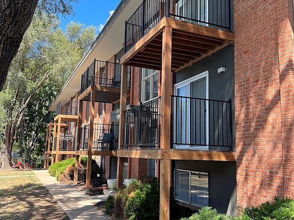 4th image of 702 SW 15th St APT 11