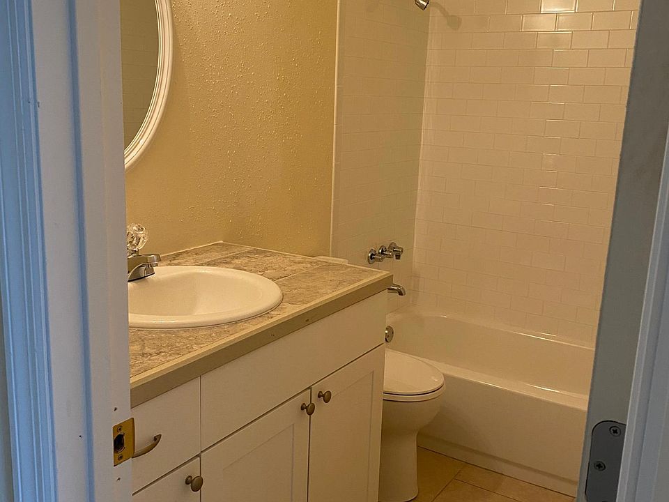 2/1 updated bathroom
