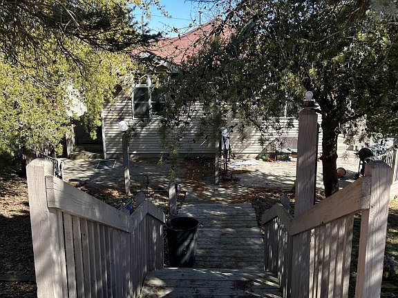 4th image of 715 Hampton St